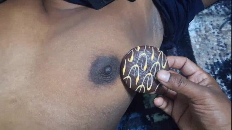 Kristy Mia: Plăcintă choco neagră din sudul Indiei (pizdă de ciocolată neagră)