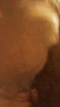 Sexy milf bionda si fa scopare la faccia