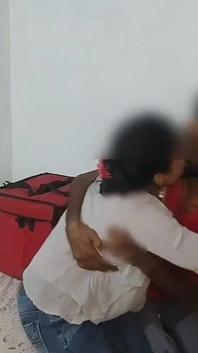Desi indische moderne MILF bhabhi wird ins gesicht gespritzt und von boten gefickt