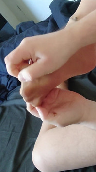 Nylonjunge Jerks off in the Morning in Pantyhose