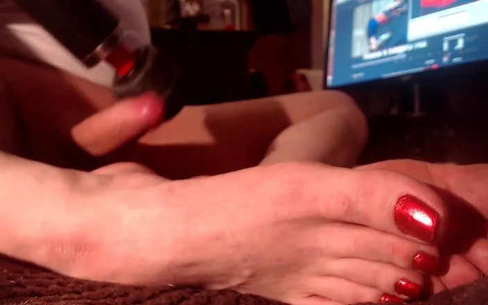 Lilly Disgrace: Sissy Uses Vibe and Spunks on Heels