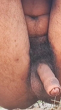 Gay indiano quente está fodendo a buceta apertada da namorada nas selvas.