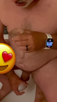 Použití mrdky I Saved as Lube pro sprchový wank
