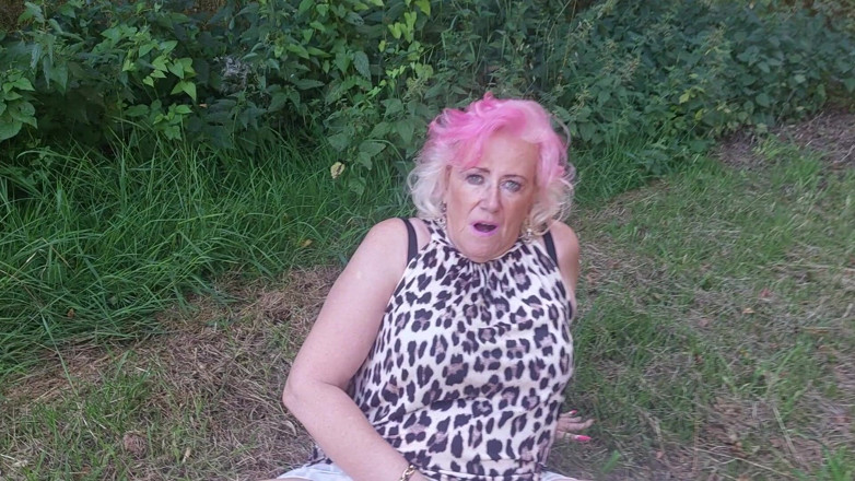 PureVicky66: Mature Slut Fingers Pussy Outdoors Till Squirting Explosion