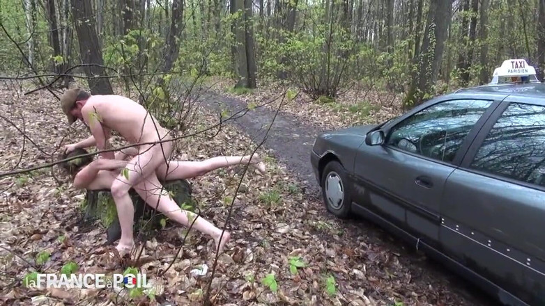 French Gonzo: Napalona młoda dziwka dostaje brudną jazdę z cabby