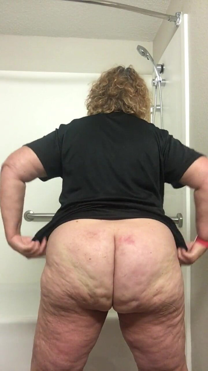 Big Ass 4 U: Начинай днем заполнять все дырки этой бабушки