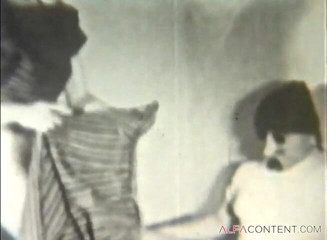Alfa Planet: Awek si rambut coklat yang menakjubkan dengan tetek kecil sukakan...