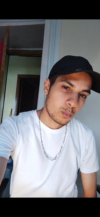 Zaid: Suudi bir adam penisi okşuyor