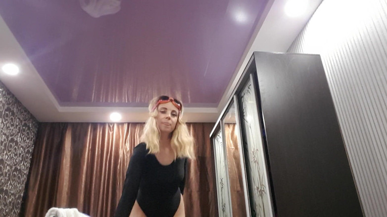 LarisaCum: I'm ready to swim, with me glasses, snorkel and black...