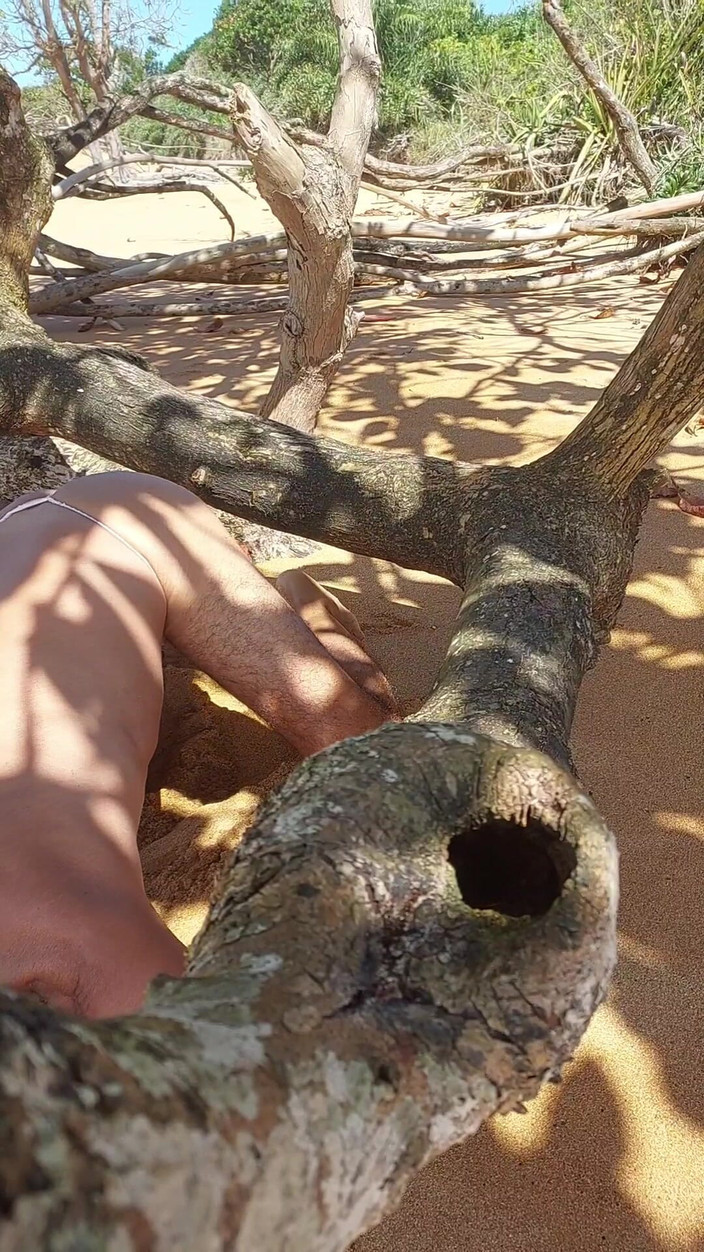 Ladysilvas: 해변에서 섹시한 팬티를 입은 Ladysilva 크로스드레서