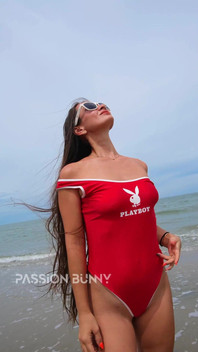 Sexy Frio Na Praia E Diversão Em #playboy Biquíni?