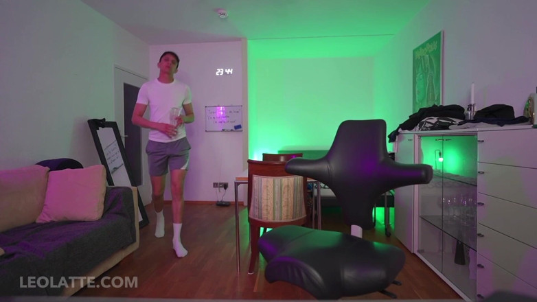 Leo_latte: Leo Latte en transmisión en vivo jugando con linterna hasta...