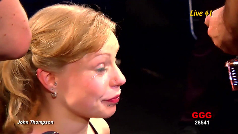 GGG John Thompson Studio: Ggg - MILF Rubia Con Tetas Grandes Es Gangbanged Por Un...