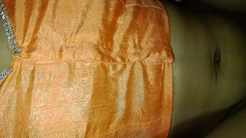 xxxSejal: Деревенская бхабхи сказала: "Трахни меня, вложи свой хуй в мою задницу. Мне это очень нравится".