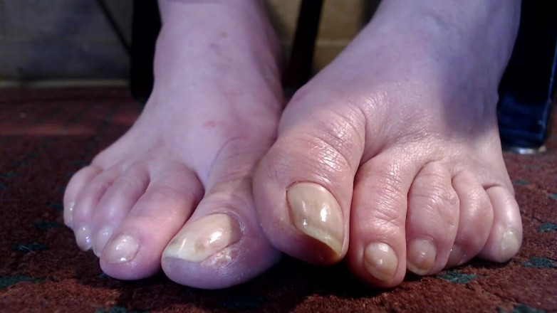 Abby Anna: Light gloss long real toenails