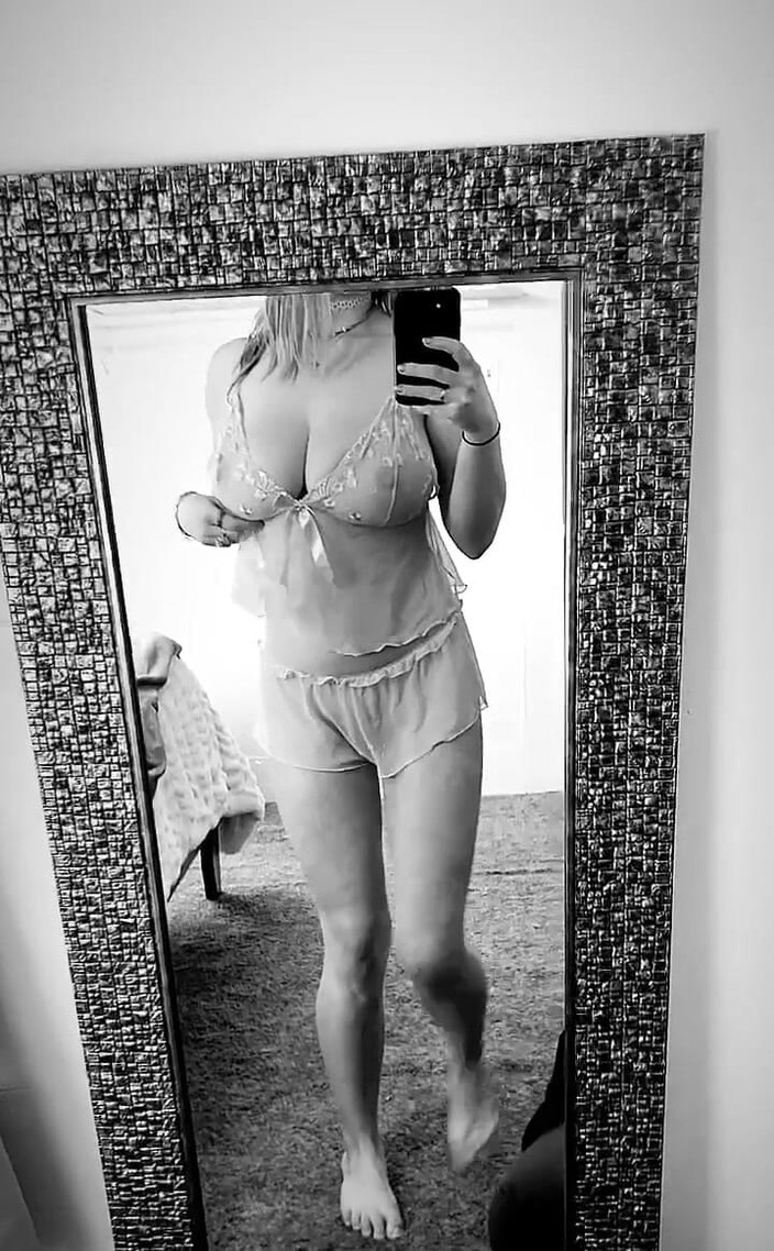 April Sparx: Nenechte si ujít moje živě později dnes večer. Pojďme to dojet.