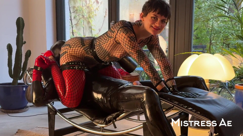 MistressAe: นั่งคร่อมหน้า, 69 และเย็ดกันบนเก้าอี้ยาว