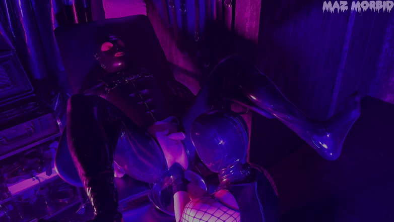 KinkyFemdomTV: Podwójny anal Fisting 4K Ft Lateks Mistress Bogini X Maz chorobliwy