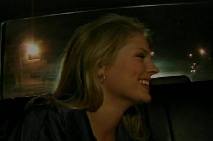 Lovers Of Vintage: タクシーの後部座席でレズボを楽しむ美しいクラシックドール