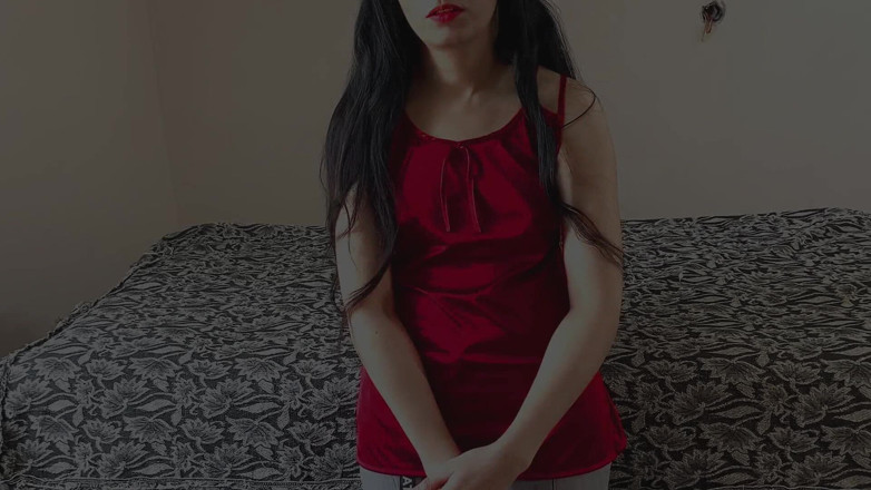 Desifilmy45: La bella ragazza si massaggia la figa stretta con scopata...