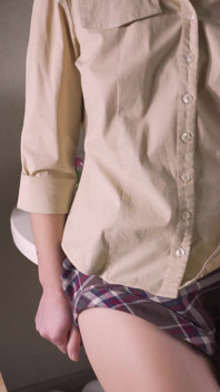 Japanese Girl Flashes Upskrt White Panty Cameltoe