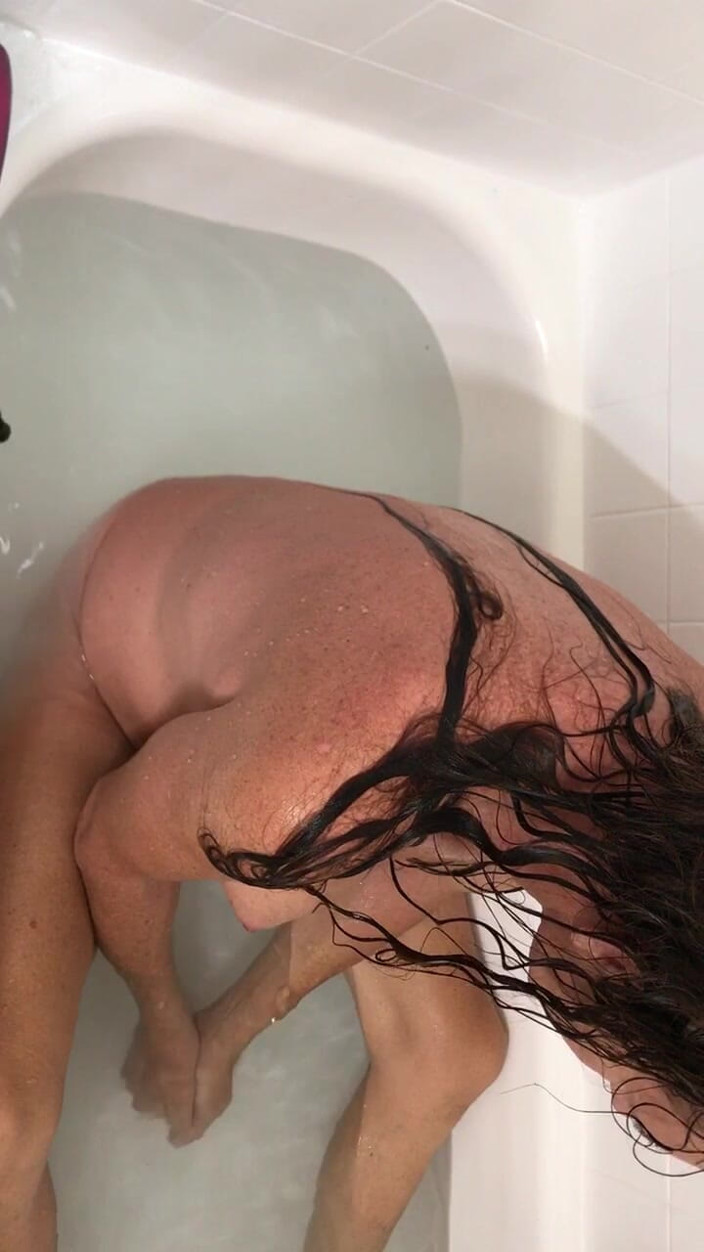 Lizzy Yum vintage and behind the scenes interviews: Lizzy yum sd ottobre 2026 si masturba al bagno con un...