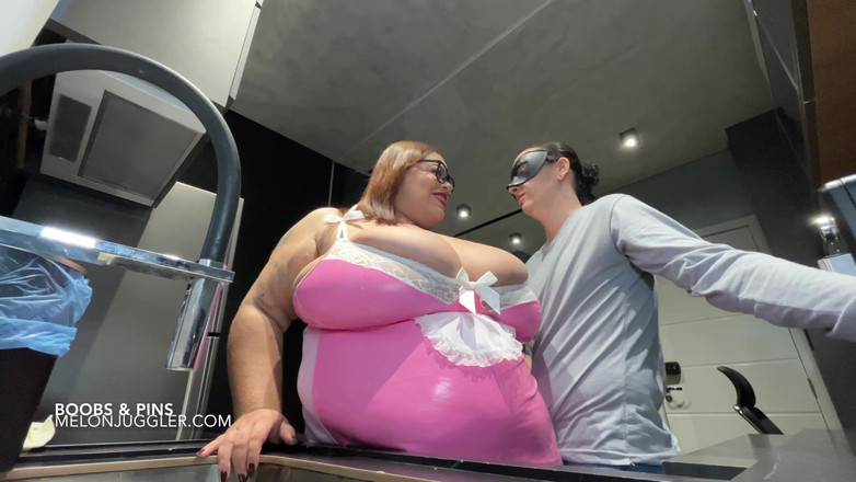 Angel BBW: Angel bbw dengan toket besarnya yang berlumuran pin