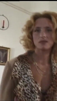 Drei heiße MILfs arsch gefickt und von drei riesigen schwänzen auf muschi und mund gespritzt