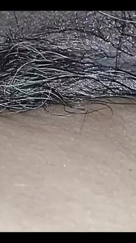 Moje chlupatá kundička má hlad