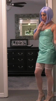 Nyxi Leon Entices Her Fav Stepdaddy
