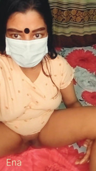 Fofa menina suave se masturba antes da escola na buceta asiática sem censura rosa raspada de seu kawaii pajama