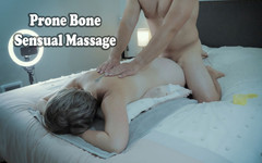 Housewife Ginger: Massaggio sensuale e scopata all'osso prona