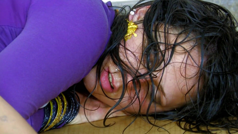 Horny Two really wet MILFs: Enorme porra 4 pequena gata sendo esbarrada em muitos aspectos