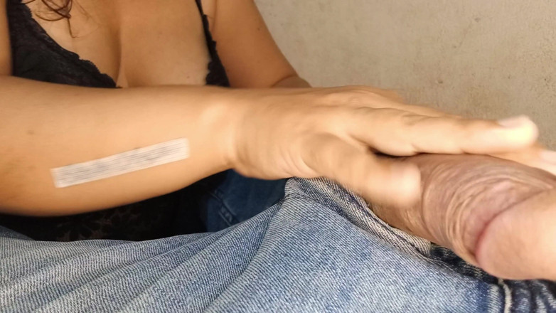 Hella Zaid: Tôi thấy anh kế của tôi mặc chiếc quần jean...