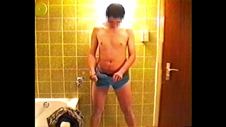 Mark Hannes: Pisse en érection et masturbation avec la caméra hi8