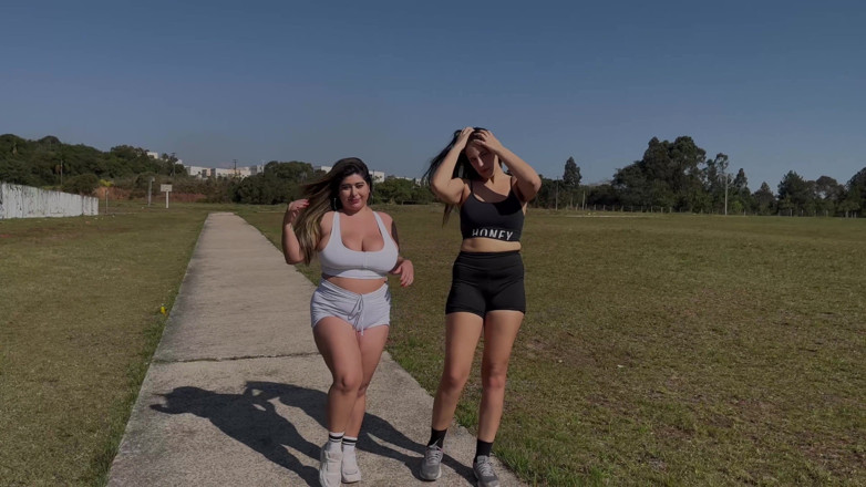 Busty BBW Latinas: 公園でセックスしている巨乳ぽっちゃり系レズビアン