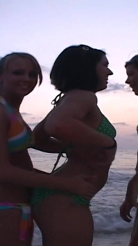 Three All Natural College Cuties Flash at the Beach