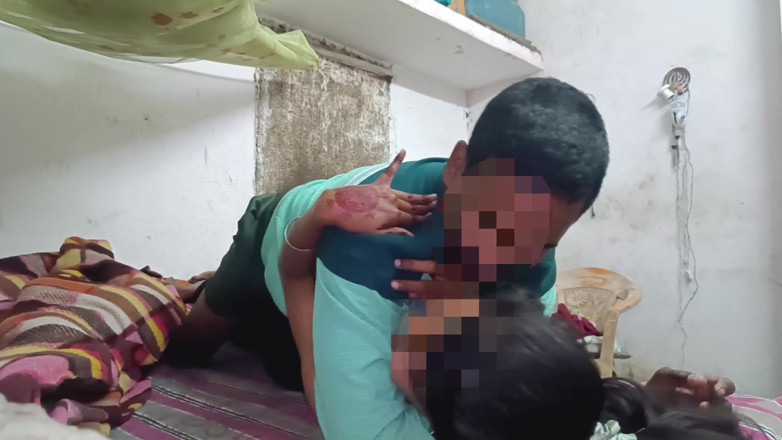 SanskariGirl1: สาวพรหมจรรย์พื้นเมืองถูกชักจูงให้เย็ดและดูดควยเพียบ