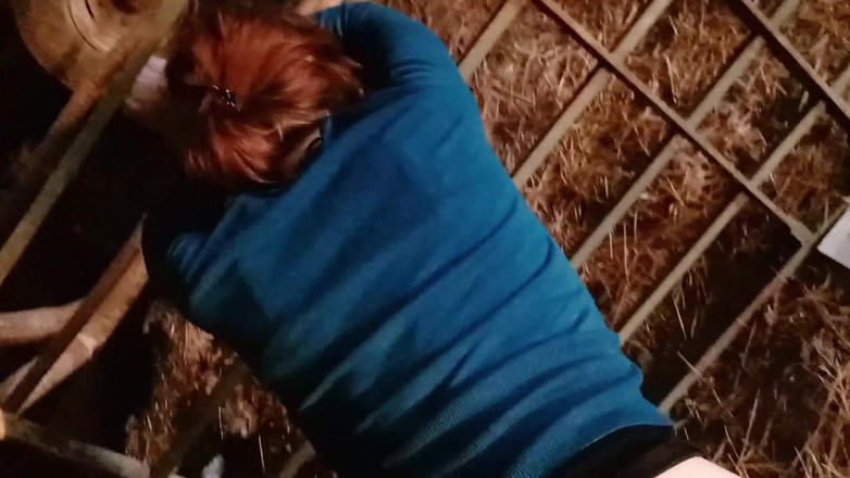 RedLili: 年上の男性が小さなトランスガールのかわいい子とセックスする