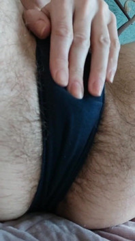 私のパンティーの匂いを嗅ぐ