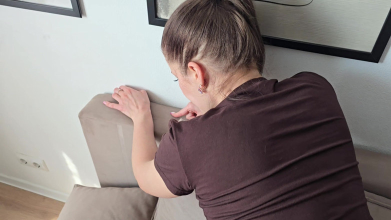 S-Wife Katy: Distrasse sua moglie dalle faccende domestiche e sborra nella sua...