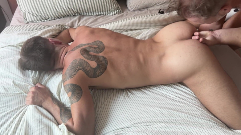 Daddy_dan_xxx: 生々しく汗だくの継父がトップレスの霊能者のきつい穴を破壊 - 激しく突く予測は真実だ