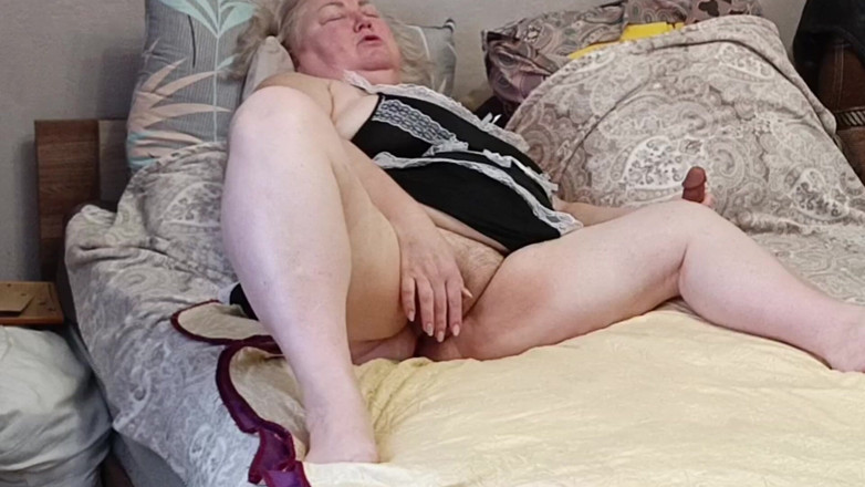 Zona901: Vecina își fute pizda cu jucării sexuale