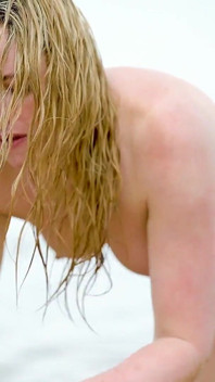 Stranden med Charlie Forde, Logan Stapleton