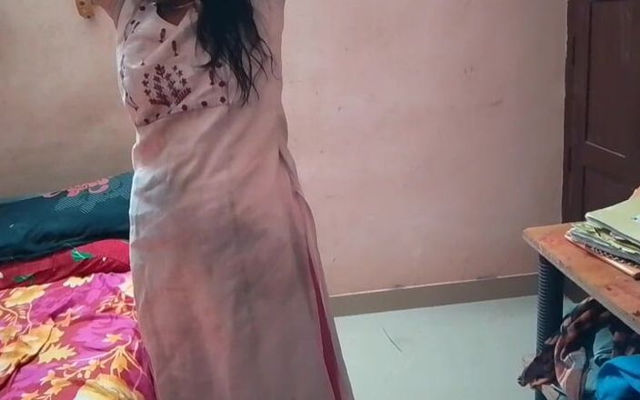 Skydreem1104: मलयालम गृहिणी अपने पति के साथ सेक्स का मजा ले रही है