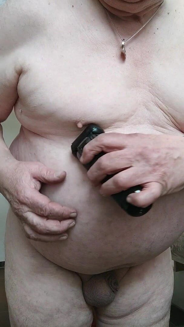 Karlchengeil: Cachonda en el baño