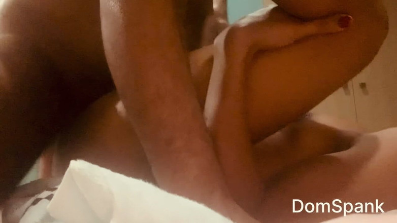 RealDomSpank: Ebenová modelka tvrdě šuká a nutí ji užívat si mého ptáka