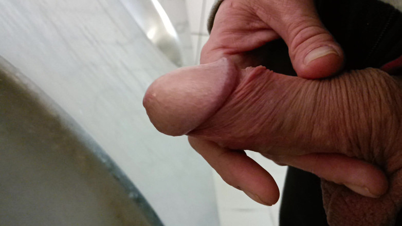 Rockardglans: Två laster på Urinals närbild Stor kuk avtar och kommer...