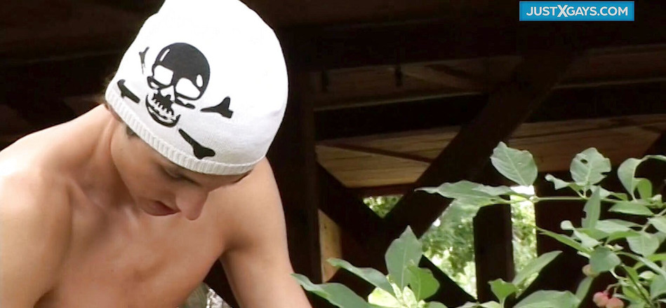 Just x gays: Eu chupei seu pau na cabana da floresta