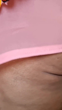 Gulabi Sari Ve Fışkırtarak Dolu